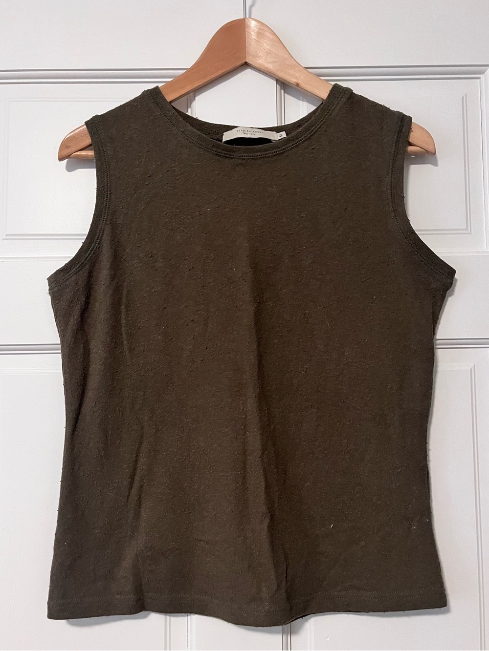 7115 SZEKI signature linen tank in army/olive green